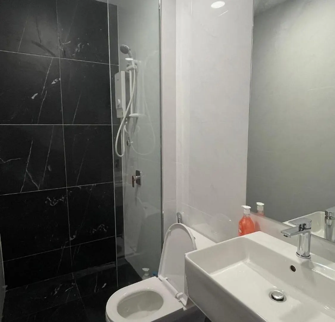 Stunning 2Br With Infinity Pool & City Views George Town 0*,  Malásia